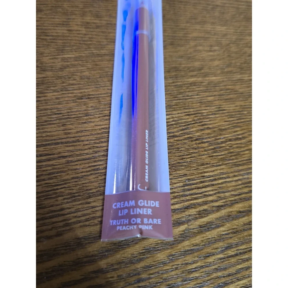 e.l.f. Cream Glide Lip Liner, Highly-Pigmented Pencil For Shaping & Sculpting Li